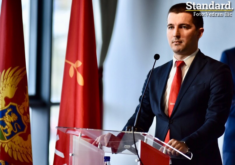 Đukanović pita Bečića: Jesi li magistarsku tezu prepisao od gospođe iz Banja Luke?