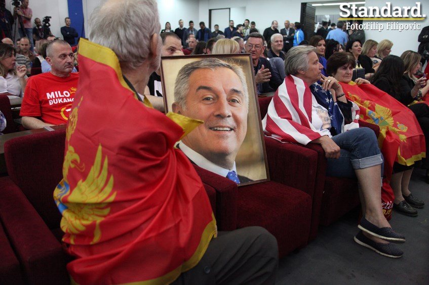 VIDEO – Đukanovićev štab proglasio pobjedu, slavi se uz pjesmu “Amerika nema Lovćen”