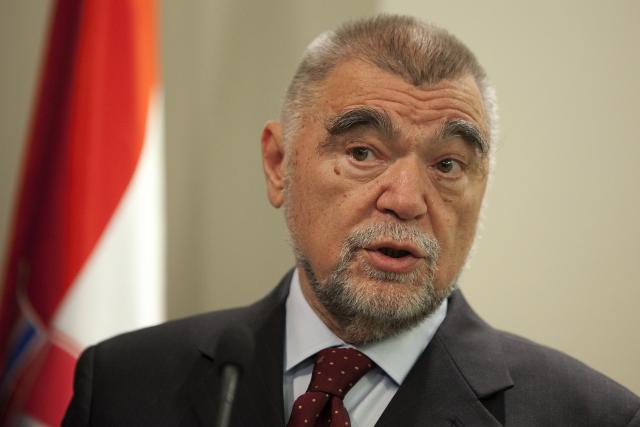 Mesić: Ja bih ignorisao Šešelja, on je problem Srbije