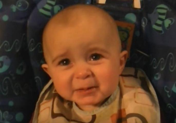 VIDEO: Kad mamino pjevanje bebu dovede do suza