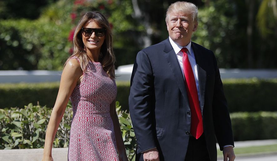 Melanija Tramp pokazala dekoraciju Bijele kuće, pa Donalda uhvatila za ruku…