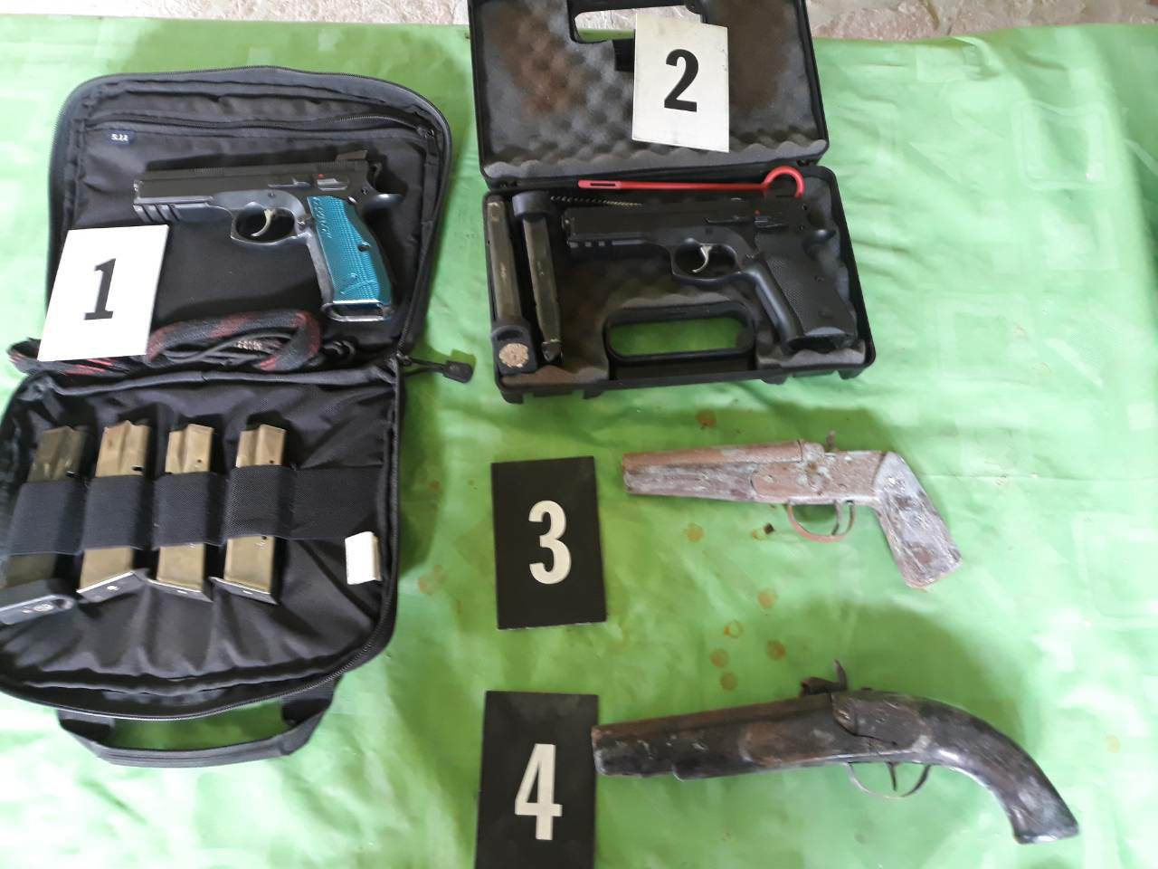 Danilovgrad: Policija pronašla i oduzela dva pištolja i dvije kubure