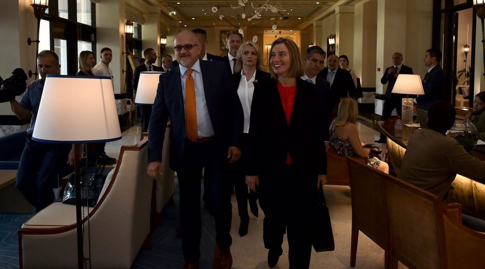 Mogerini stigla u Crnu Goru, razgovaraće sa Markovićem i Đukanovićem