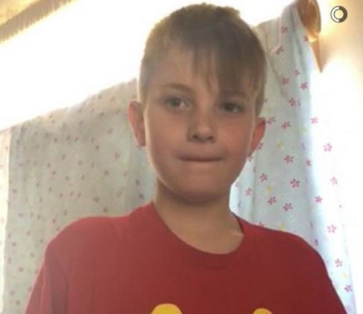 Majka se izvinila zbog bezobrazne majice koju je njen sin nosio u školi