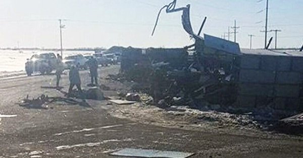 Tragedija u Kanadi: Autobus sa juniorskim hokejašima udario u kombi, 14 poginulih