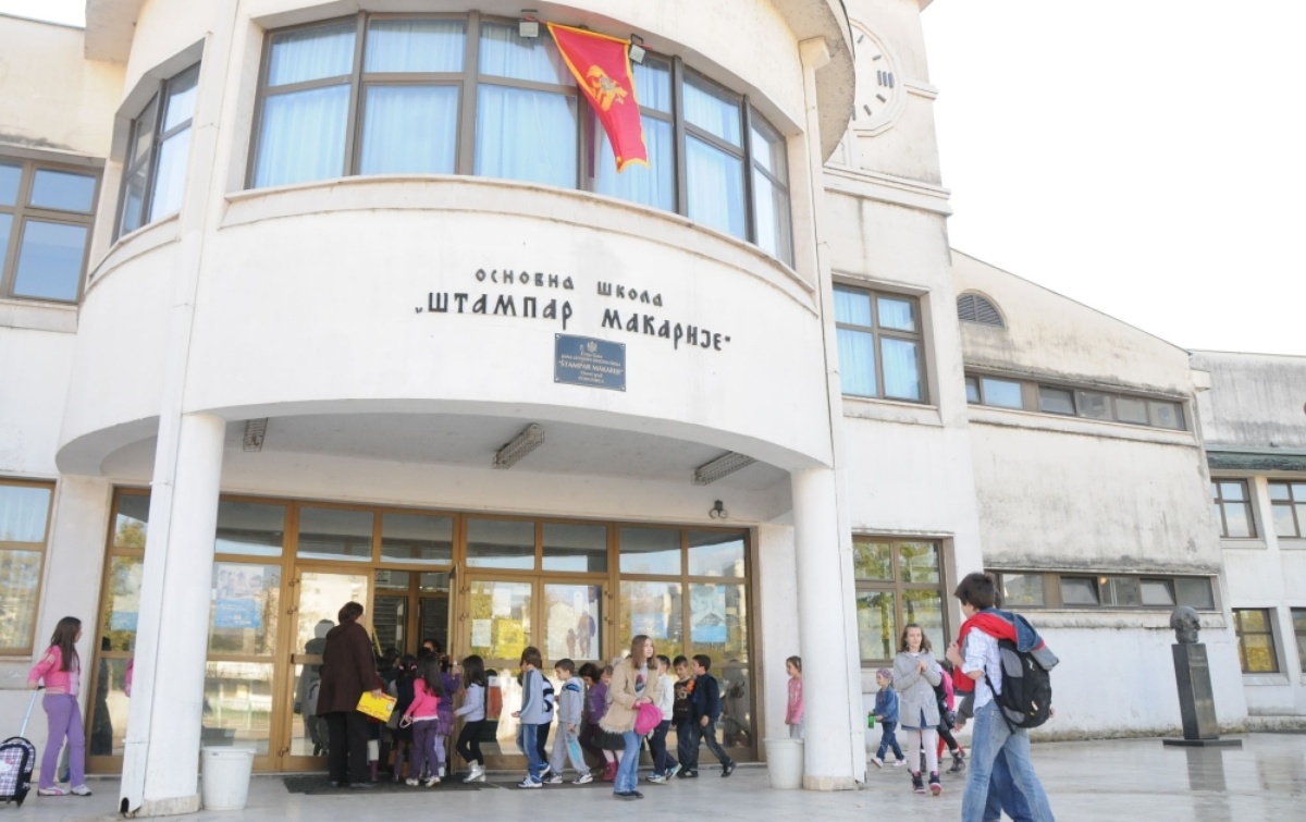 Nastavnica dobila otkaz, tvrdi da se radi o ličnom obračunu direktorke sa njom