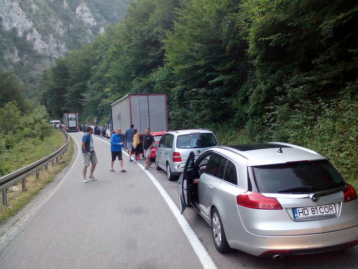 Crnogorska policija: Netačno je da državljani Srbije ne mogu da uđu u našu zemlju!