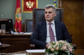 Lista darova Brajovića: Od kristalnih vaza do penkala i manžetni