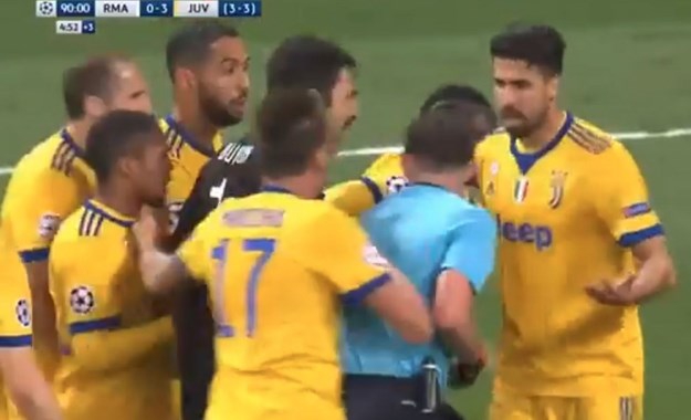 VIDEO – Bufon neopravdano isključen, sudiju je podmuklo udario drugi igrač Juvea