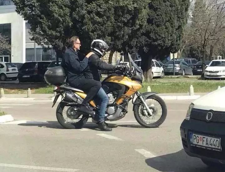 FOTO – Šef SDP-a na motoru: Ranko, nabavi kacigu