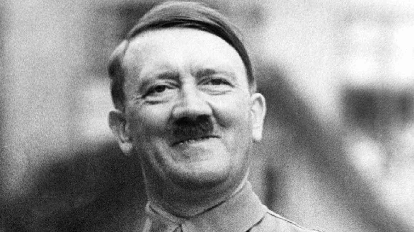 Popio otrov pa pucao sebi u glavu: Hitler je definitivno umro 1945.