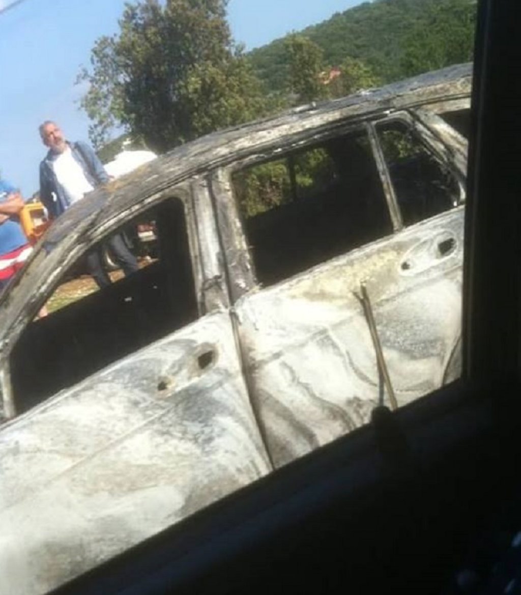 FOTO – Auto se zapalilo u vožnji na putu između Bara i Ulcinja