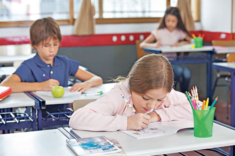 “Ceca, Bajaga, Riblja čorba, sve je to isto”: Djeca uče vokativ iz Cecinog stiha