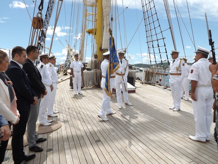 Izvršena primopredaja dužnosti komandanta školskog broda “Jadran”