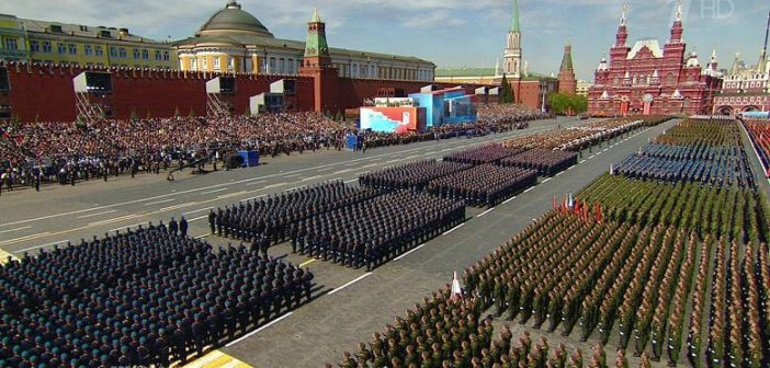 FOTO i VIDEO – U Moskvi 13.000 vojnika na Crvenom trgu, Putin: Nećemo dozvoliti da revidiraju istoriju