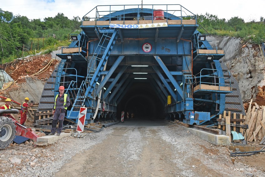 Na autoput do sad potrošeno 390 miliona