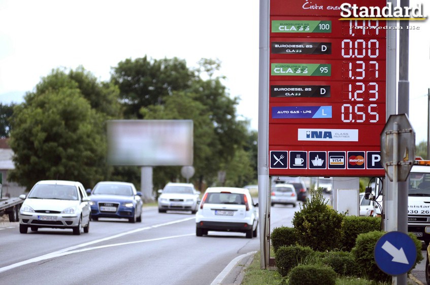 Zaboravite cijene koje sad vidite: Sve vrste goriva od ponoći skuplje, najviše “skače” cijena dizela