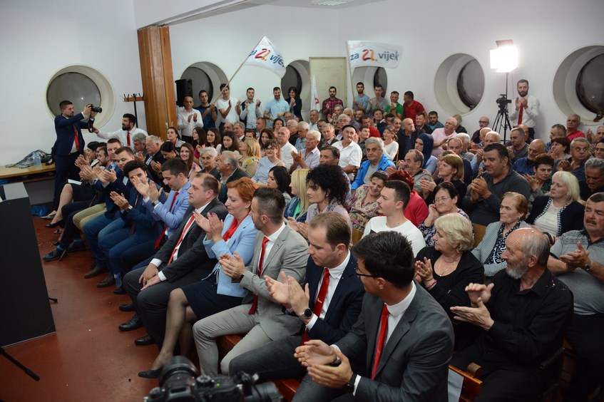 Abazović Đukanoviću: Vi ste politička mumija koja kaže da je pametno otvarati prostor za mlade, a to je naša ideja