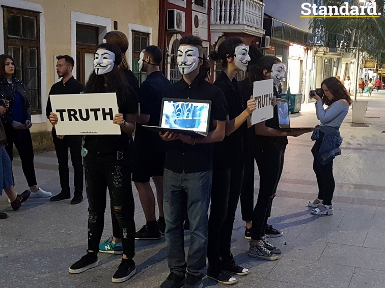 VIDEO i FOTO – Anonimusi u Podgorici: Stop brutalnom ubijanju životinja
