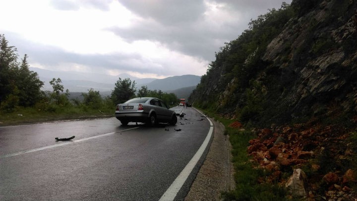Udes na putu Nikšić – Plužine, povrijeđena tri maloljetnika