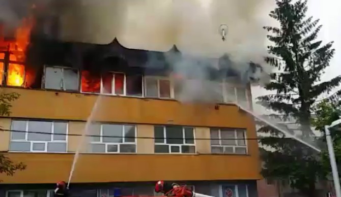VIDEO: Izgorele prostorije TV Pljevlja, nema povrijeđenih
