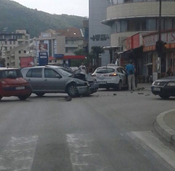 Udes na bulevaru u Budvi, nema povrijeđenih