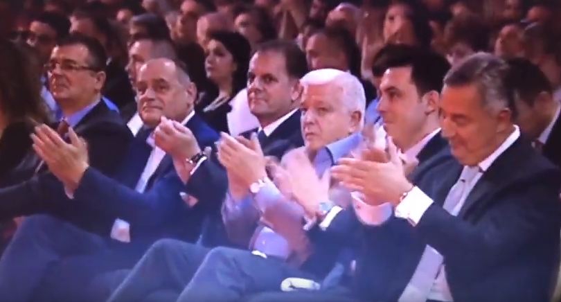 VIDEO – Aplauz od Đukanovića, Markovića… Pero i Edo otpjevali nezvaničnu himnu Podgorice na skupu DPS-a