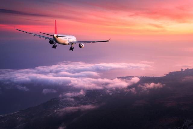 Puklo staklo na avionu tokom leta, kopilotovo tijelo napola bilo vani, a onda…