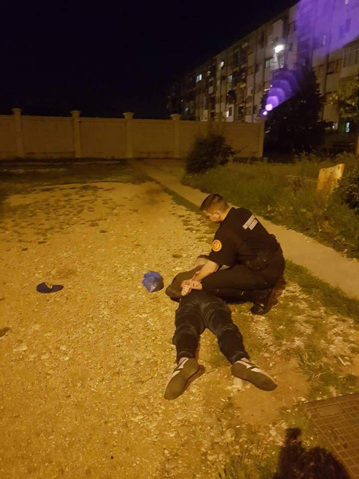 FOTO – Uhapšen pljačkaš iz Nikšića: Pokušao da pobjegne, pa izvadio pištolj na policiju?