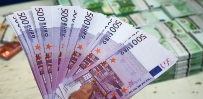 Plate nezaustavljivo rastu i to IH PLAŠI! Biće preko 1.230 eura