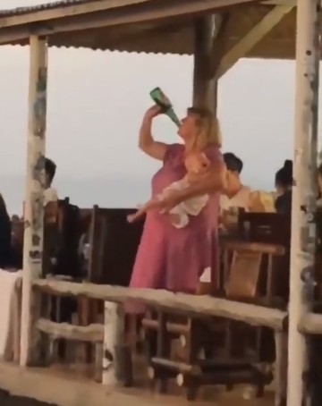 MAJKA ili NEMAJKA? U jednoj ruci dijete u drugoj PIVO