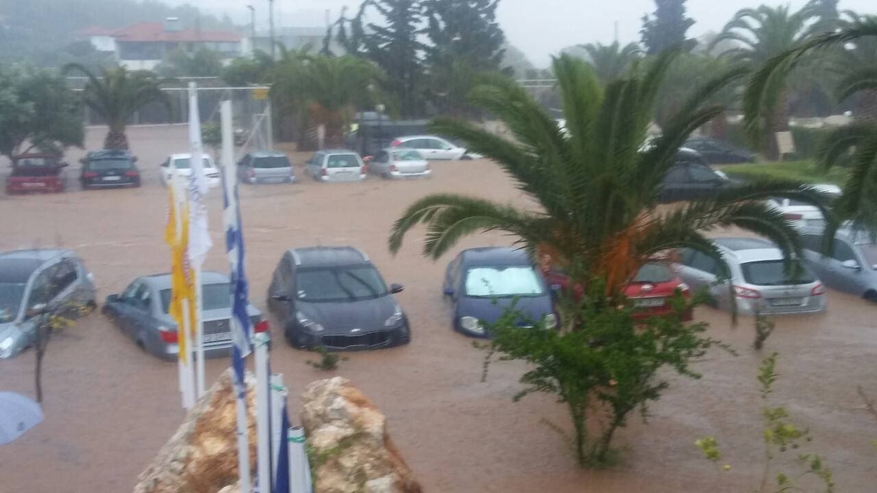 FOTO/VIDEO: Haos u Grčkoj usred sezone, evakuisani turisti