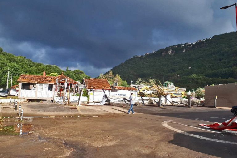 FOTO Oluja pogodila primorje: Oštećena bolnica Meljine, letjeli krovovi kuća, vjetar obarao stabla, stubove…