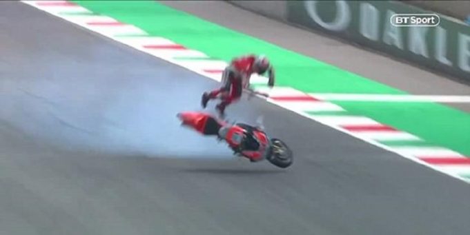 VIDEO – Užasna scena u Moto GP-u: Italijan katapultiran sa motora pri 330 km/h