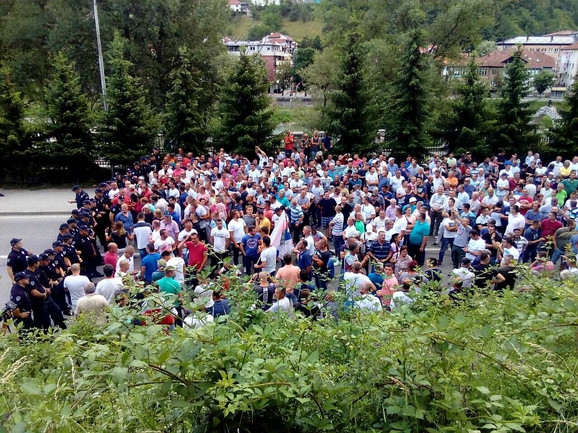 FOTO – Ne idite u Srbiju preko Prijepolja: Danas je haos, a biće još gore