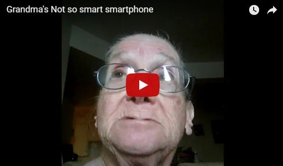 VIDEO – Baka dobila od unuke pametni telefon i odmah postala glavna atrakcija na internetu!