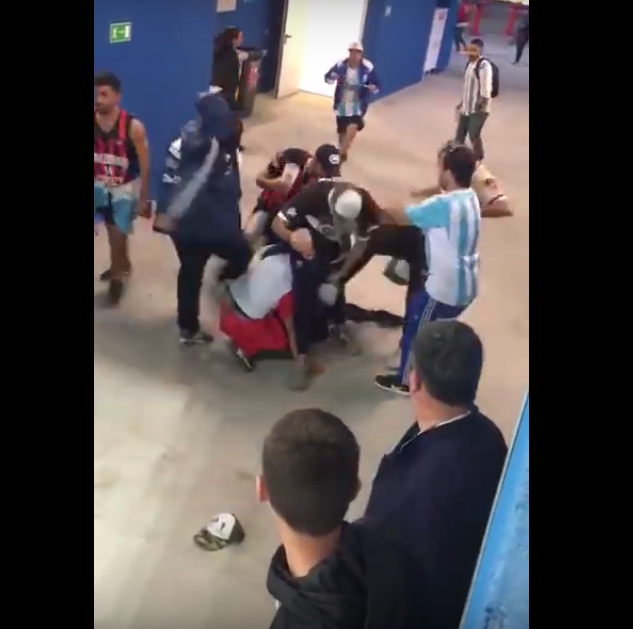 VIDEO – Argentinci gazili i šutirali Hrvate: Surova tuča bijesnih navijača nakon meča u Rusiji