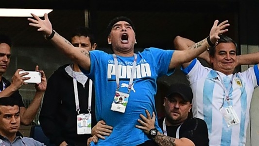 VIDEO: Maradona JEDVA ŽIV OSTAO, polusvjesnog ga iznijeli iz lože!