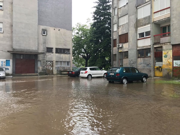 FOTO – Grad veličine ljekšnika se SRUČIO na Nikšić! Potop, unakaženi usjevi…