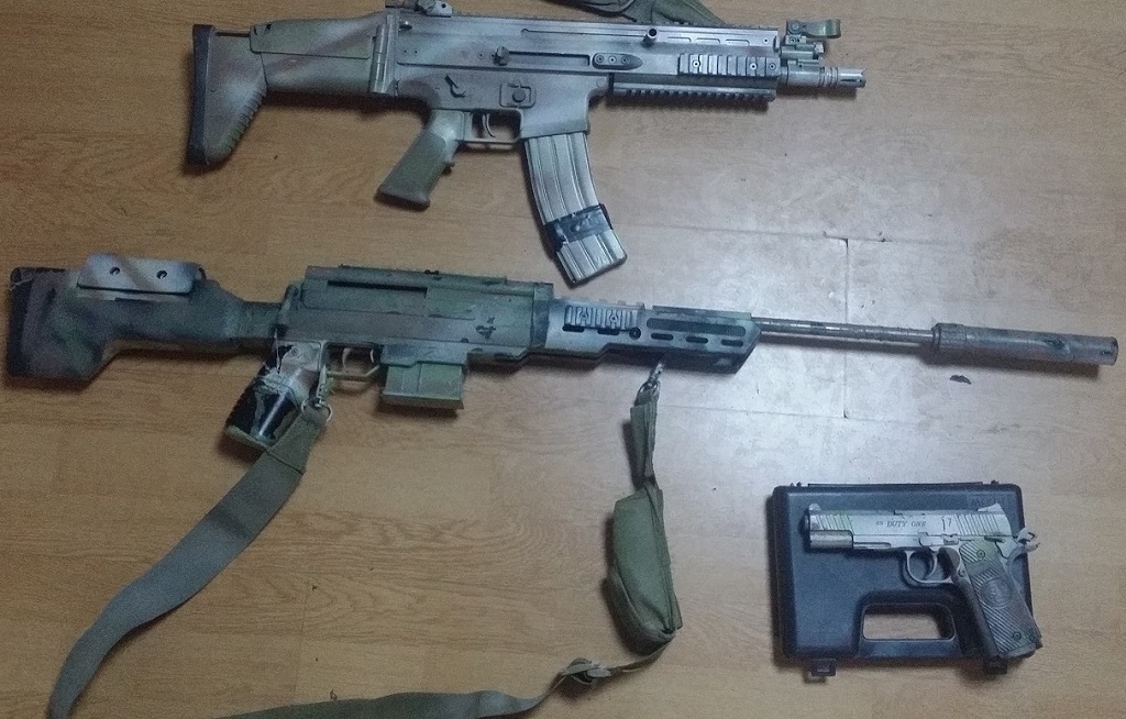 Cetinjska policija pronašla “štek” sa oružjem i spriječila ubistvo: Uhapšene dvije osobe