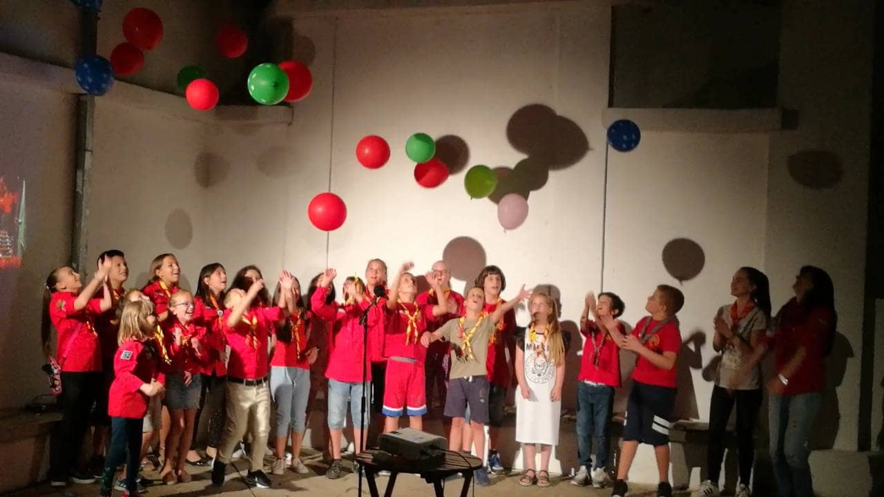 FOTO i VIDEO – Podgorica je grad velike duše: Mališani pjesmom pozvali Ivana kući