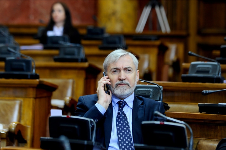 Srpski poslanik priveden u Njemačkoj: Krađu karmina i parfema pravdao prolivom