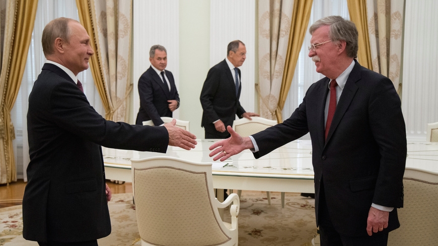 Promijenio agresivni imidž: Bolton je Putina zvao “serijski lažov”, a sad mu se smješka