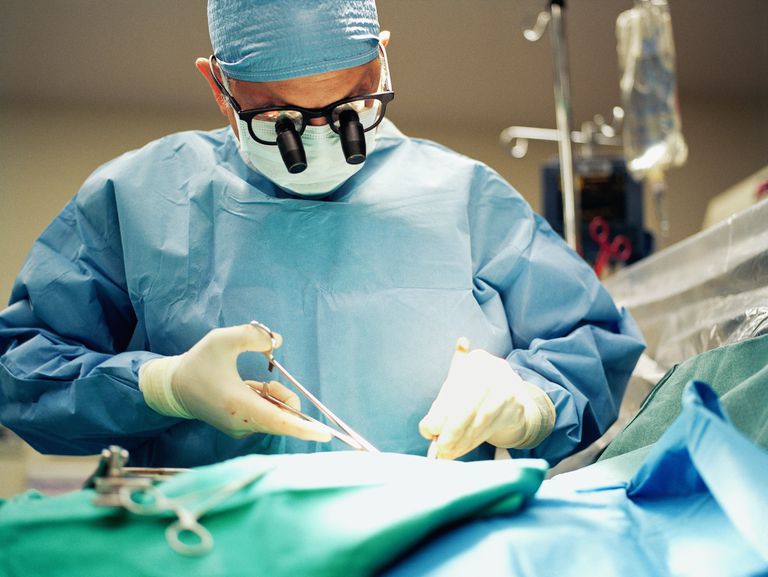 Ljekara bez licence krive za smrt pacijenta Kliničkog, nekadašnjeg basiste grupe “Crveno i crno”?