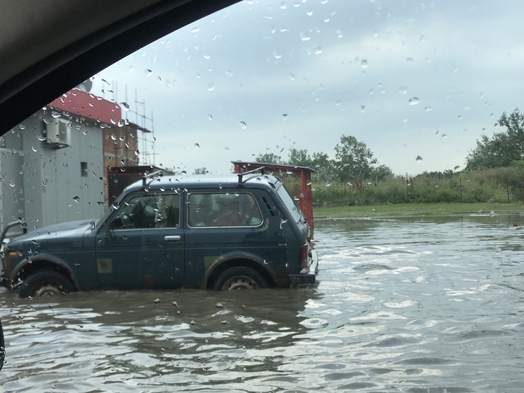 Na teritoriji Srbije na snazi narandžasti meteoalarm: Potop na ulicama Beograda, ulice poplavljene