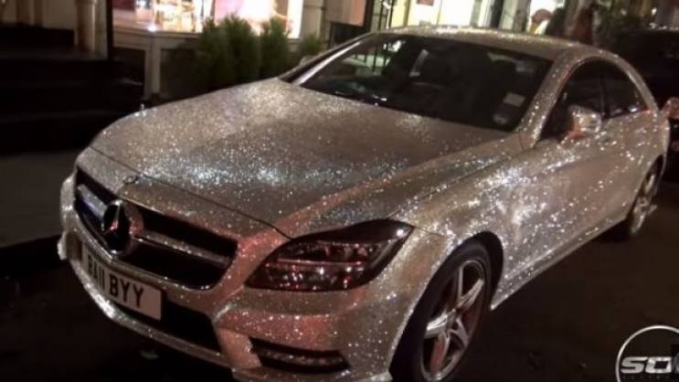 VIDEO – Luksuz: Pogledajte kako izgleda Mercedes ukrašen sa 300.000 Svarovski kristala