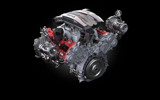 Ferarijev 3.9 V8 “počistio” konkurenciju