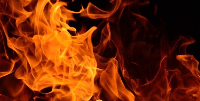 SAD: Petoro djece poginulo u zapaljenoj kamp-prikolici