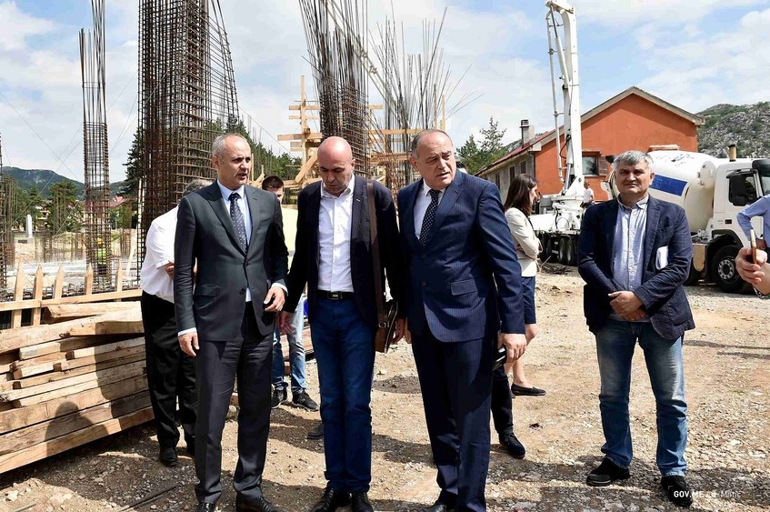 Simović: Cetinje je veliko gradilište, dinamika i kvalitet realizacije kapitalnih projekata biće pod posebnom pažnjom Vlade