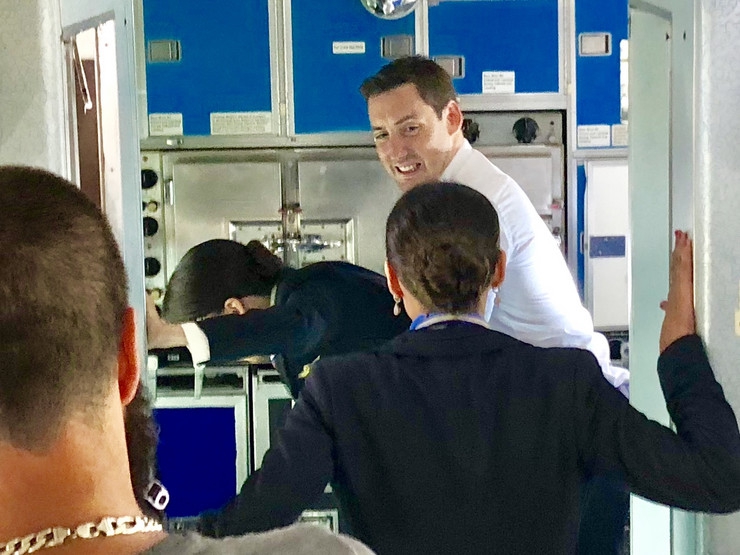 ŠOK: Petar Strugar ZASKOČIO stjuardesu